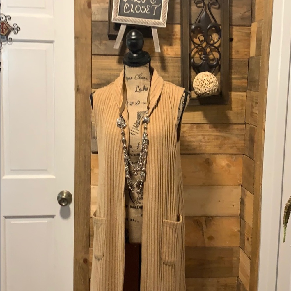 Beautiful cardigan size S,,, come withthe necklace - Picture 5 of 7